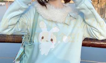 探索高清资源的魅力：坏女孩Zia (지아)教你如何展现个性！.txt
